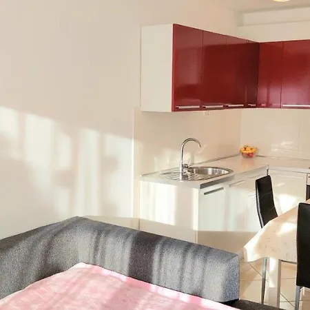 Cozy Apartment With Free Private Parking Split Exterior photo