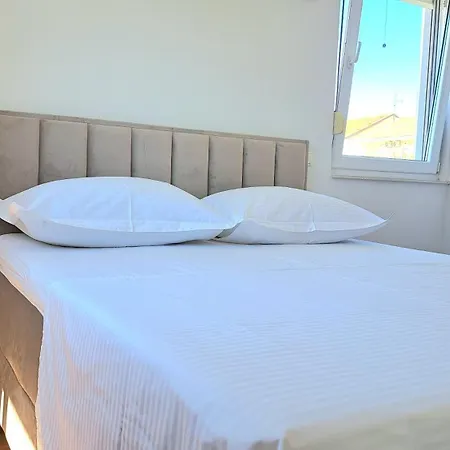 Cozy Apartment With Free Private Parking Split Room photo
