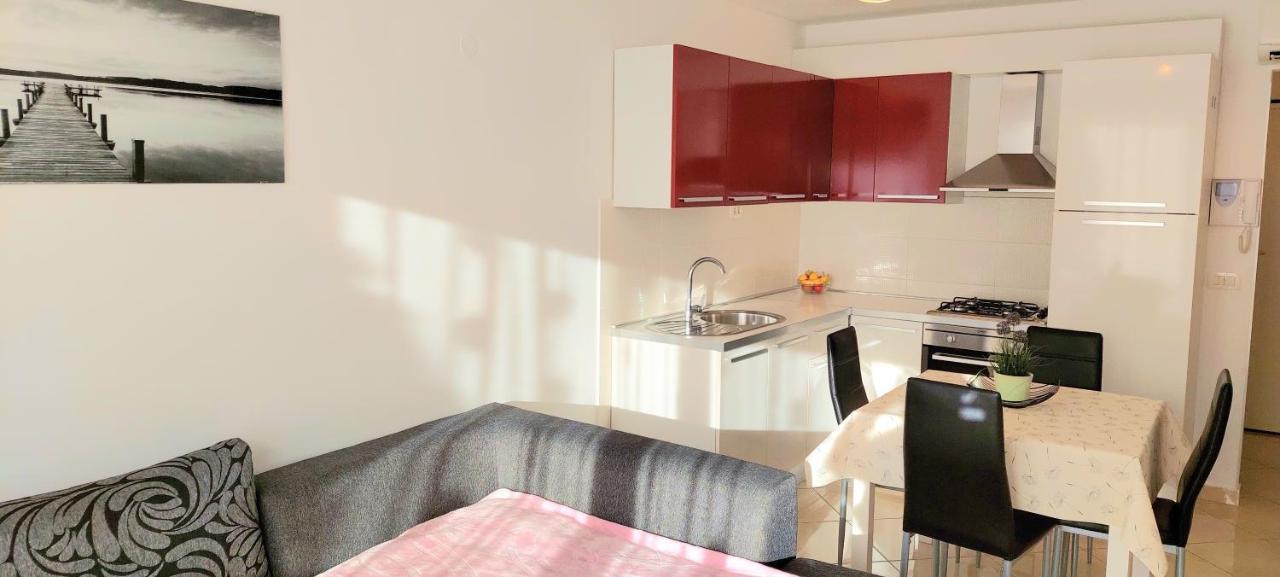 Cozy With Free Private Parking Apartment Split