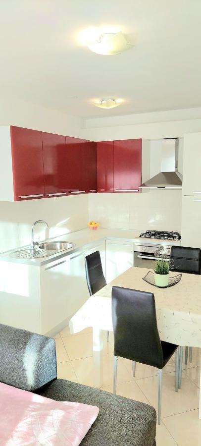 Apartment Cozy With Free Private Parking
