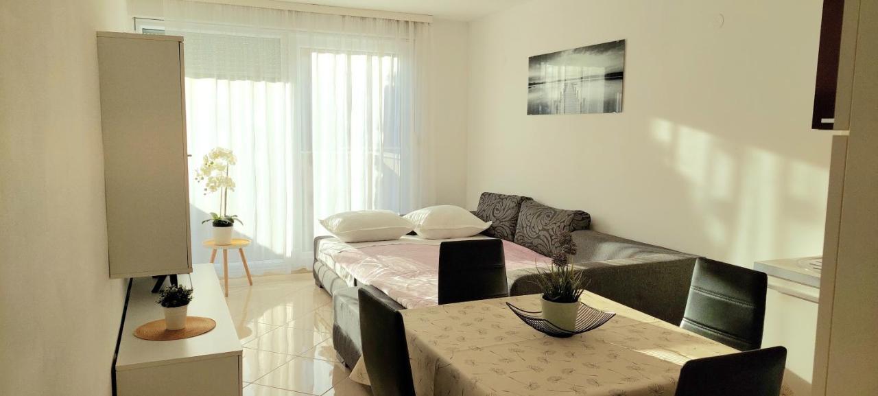Cozy With Free Private Parking Apartment