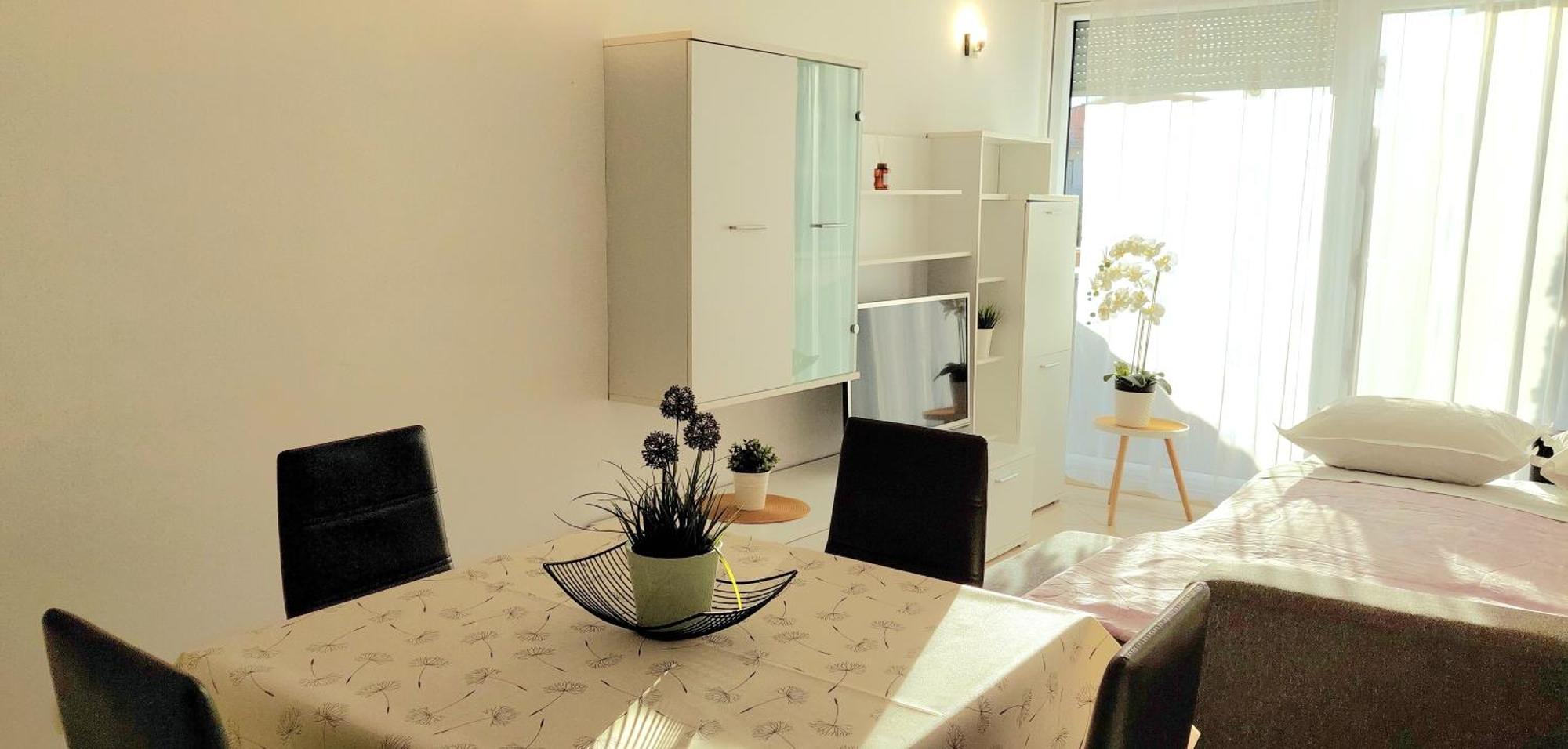 Cozy With Free Private Parking Apartment Split
