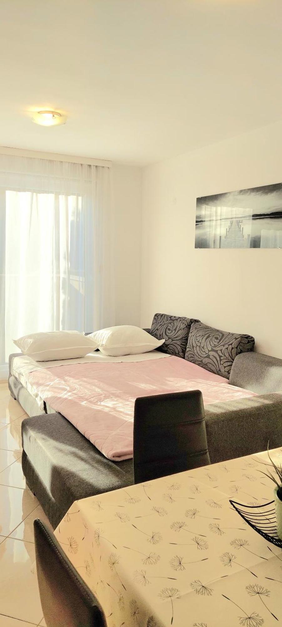 Cozy With Free Private Parking Apartment