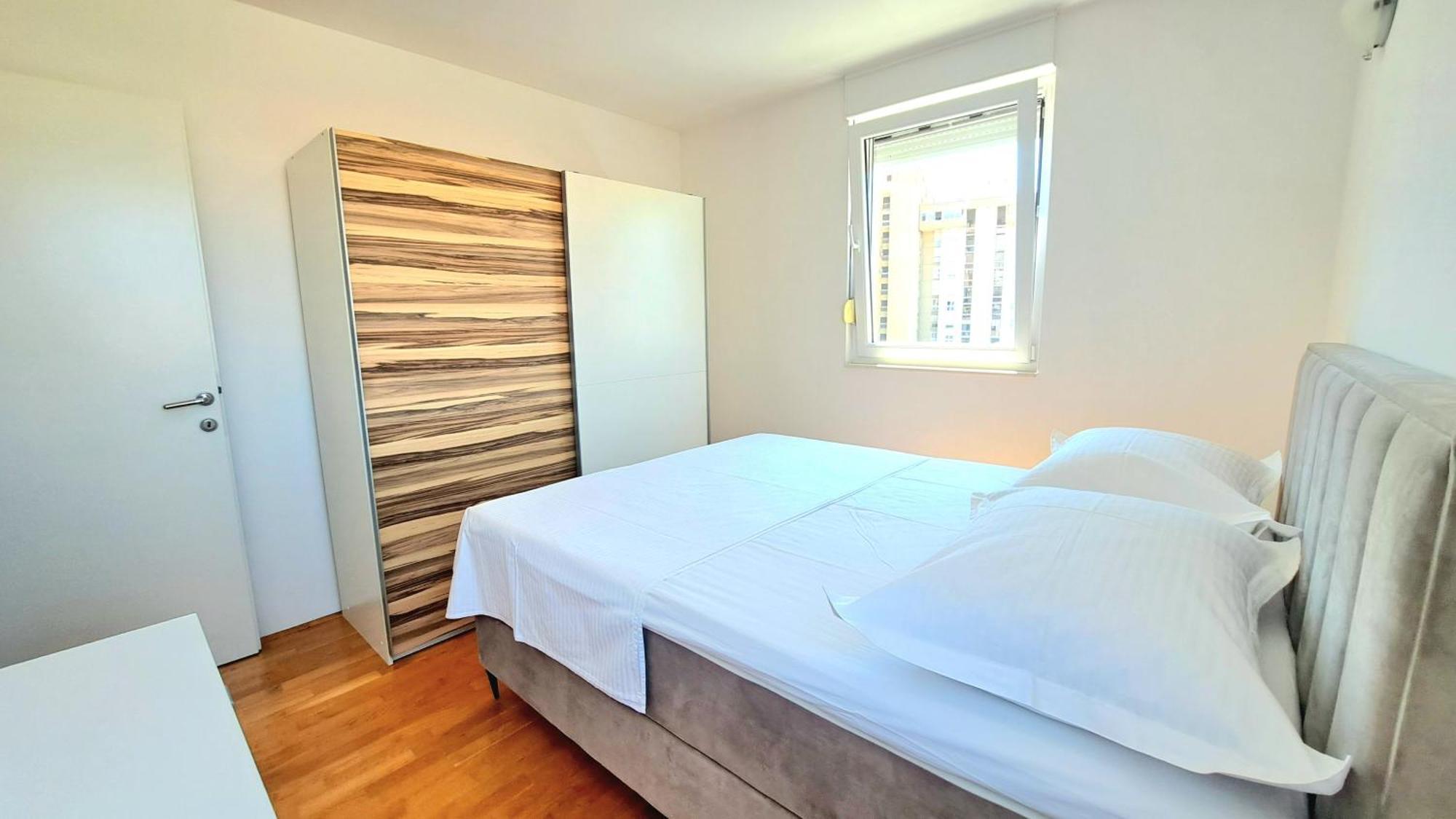 Cozy With Free Private Parking